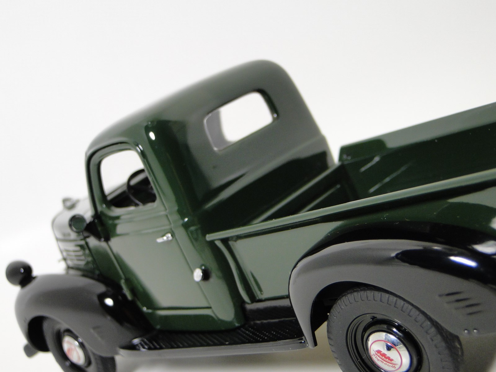 Plymouth Ram Pickup Truck Vintage Classic Built Metal 1 24 Model12Promo18