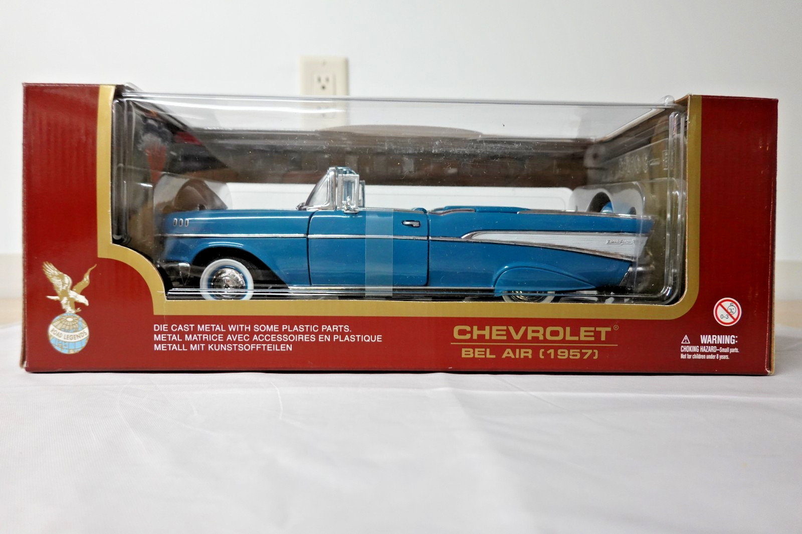 Yat Ming 92108 1957 Blue Chevrolet Bel Air Convertible Road Legends 1:18 Scale