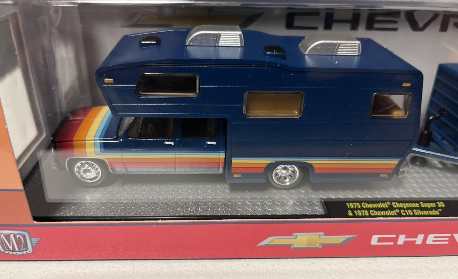 M2 Machines 1975 Chevrolet Cheyenne Super 30 & 1978 C10 Silverado Camper Hauler
