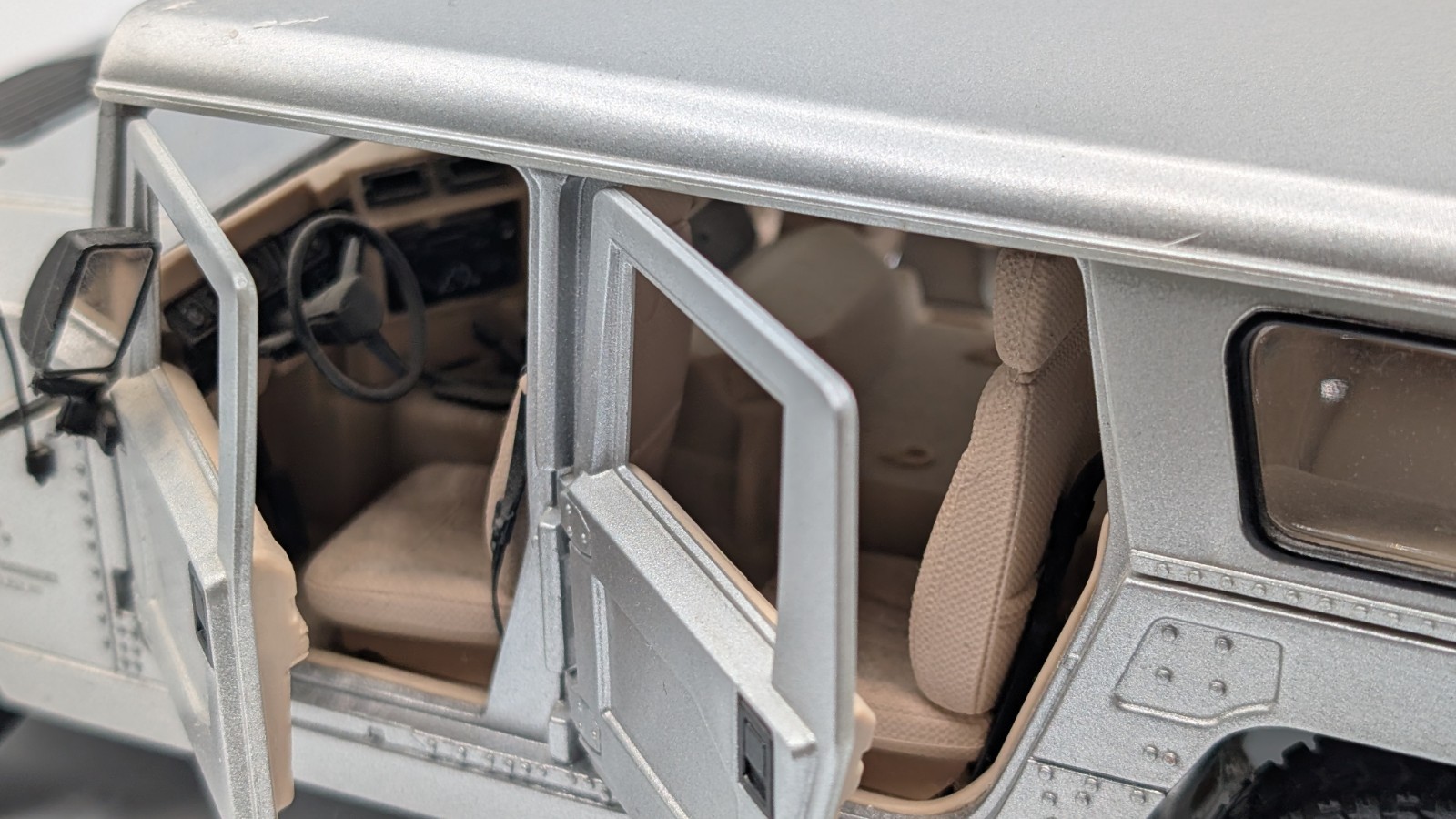 Maisto Hummer Hard Top 4×4 1:18 Scale Diecast Model Humvee Silver