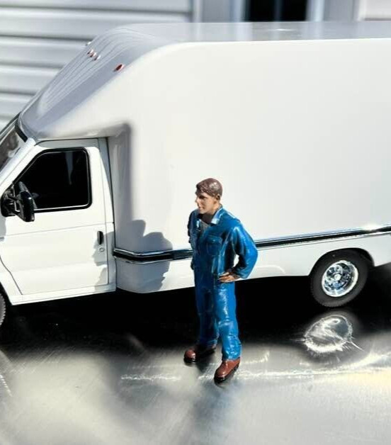 Ford E-350 Diecast Cargo Van w Driver Figure 1/24 Scale G Scale