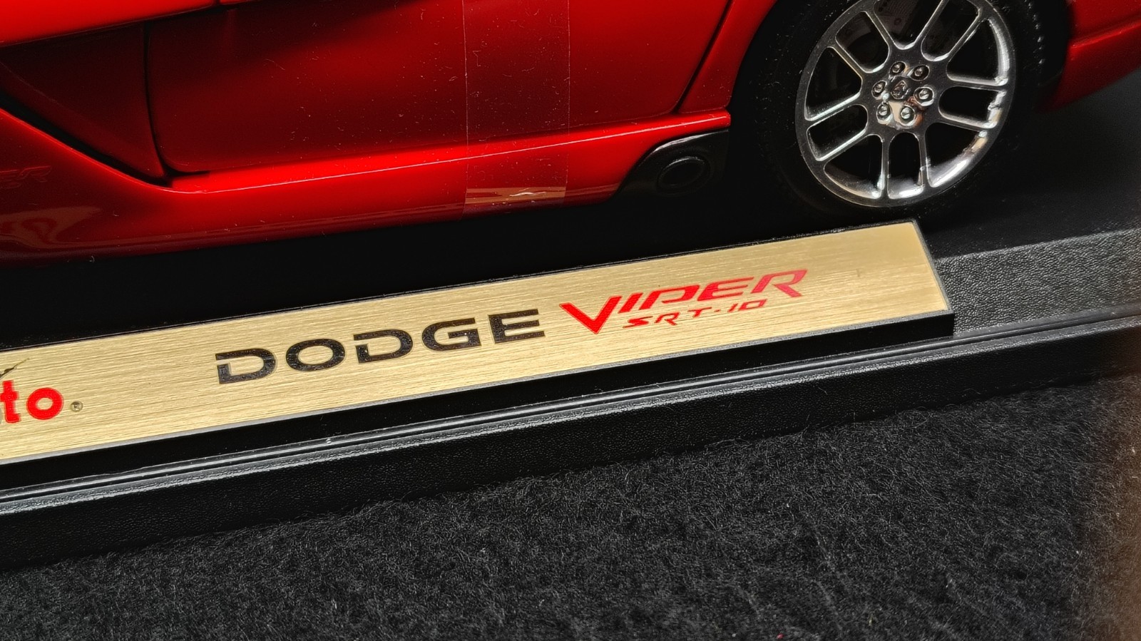 Maisto 2003 Dodge Viper SRT-10 Red Diecast Model Car 1:18 Scale No Box