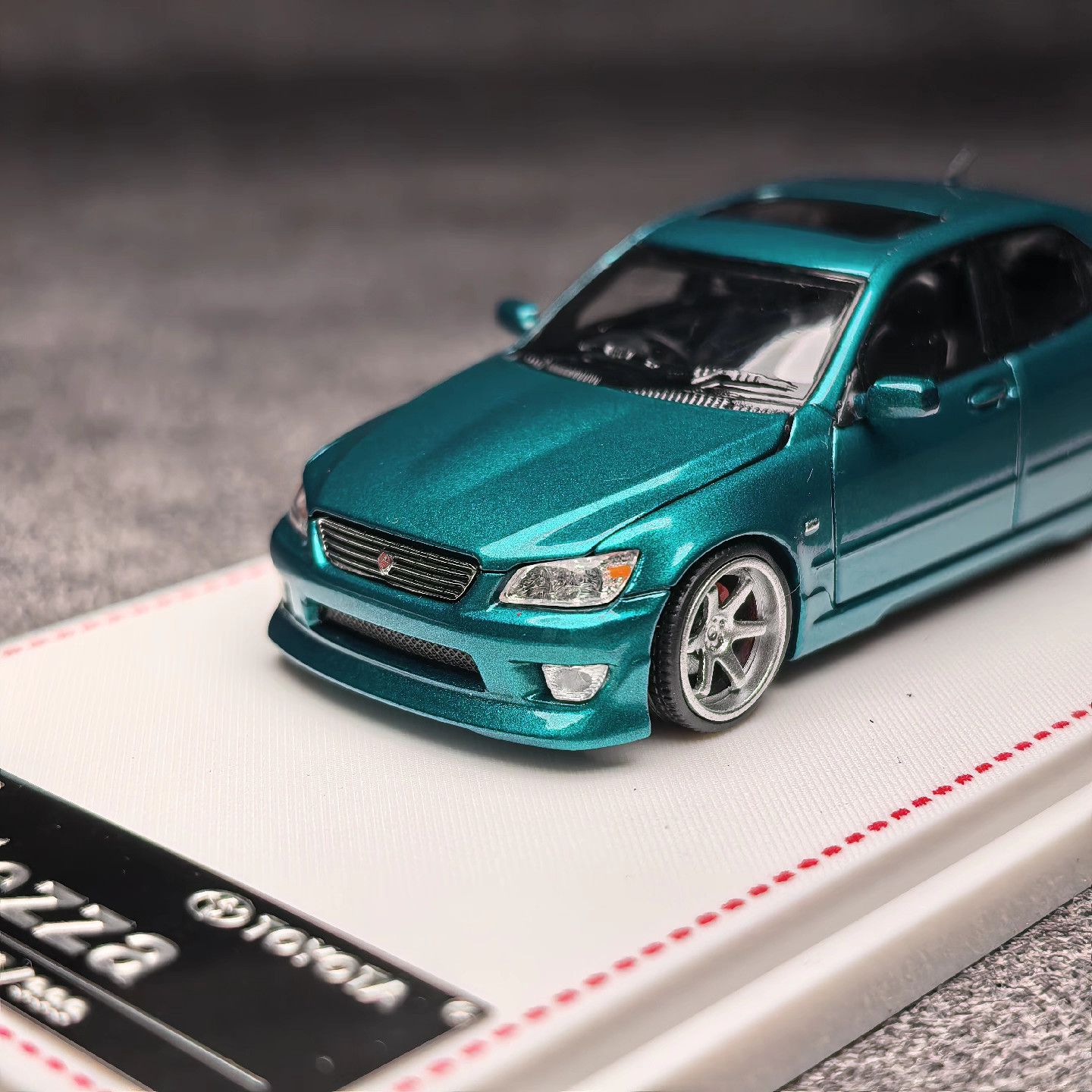 Model One 1:64 Toyota Altezza RS200 SXE10 Emerald Green