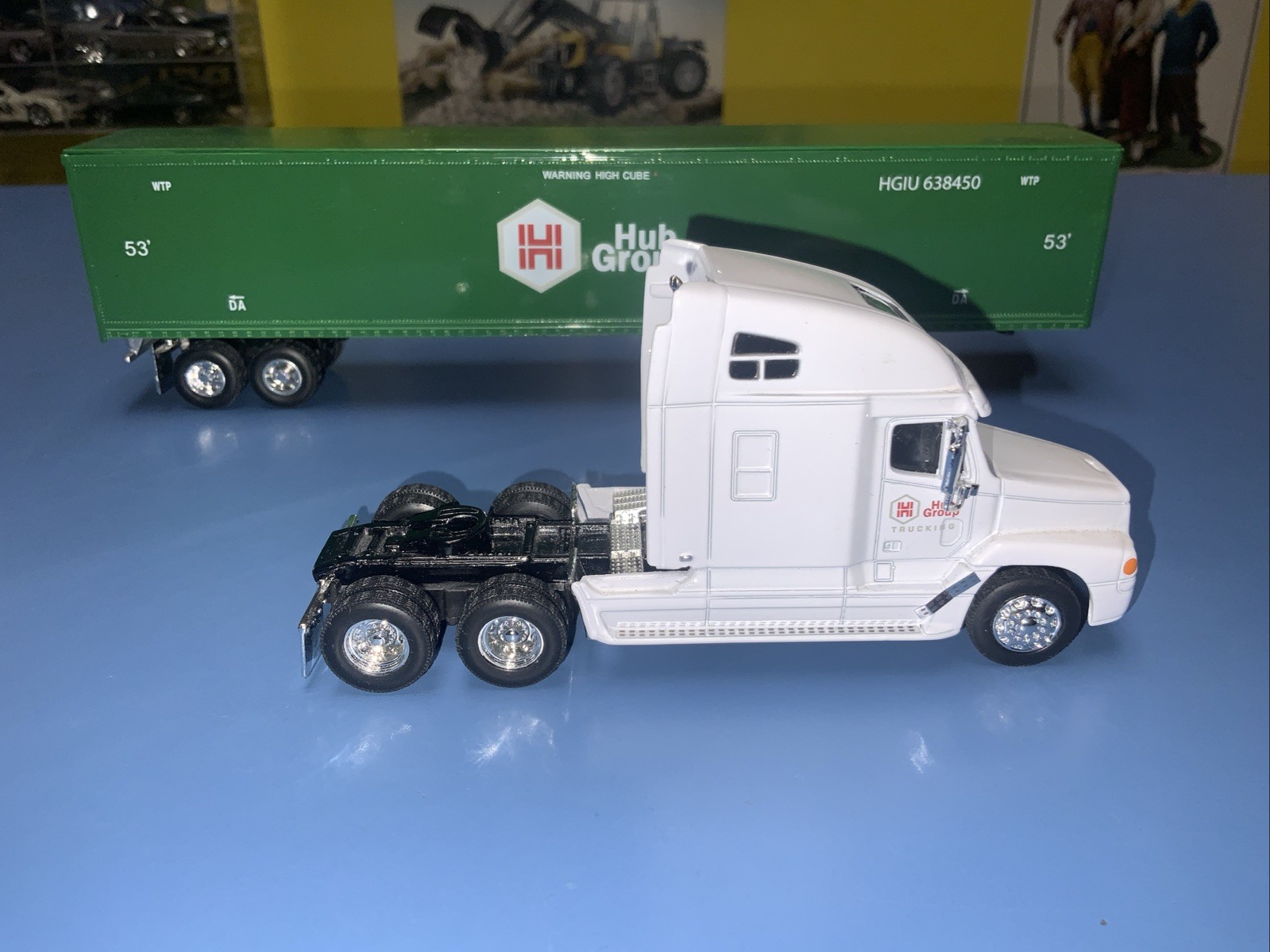 Liberty Classics Freightliner Century Class Hub Group Tractor Trailer 1:64