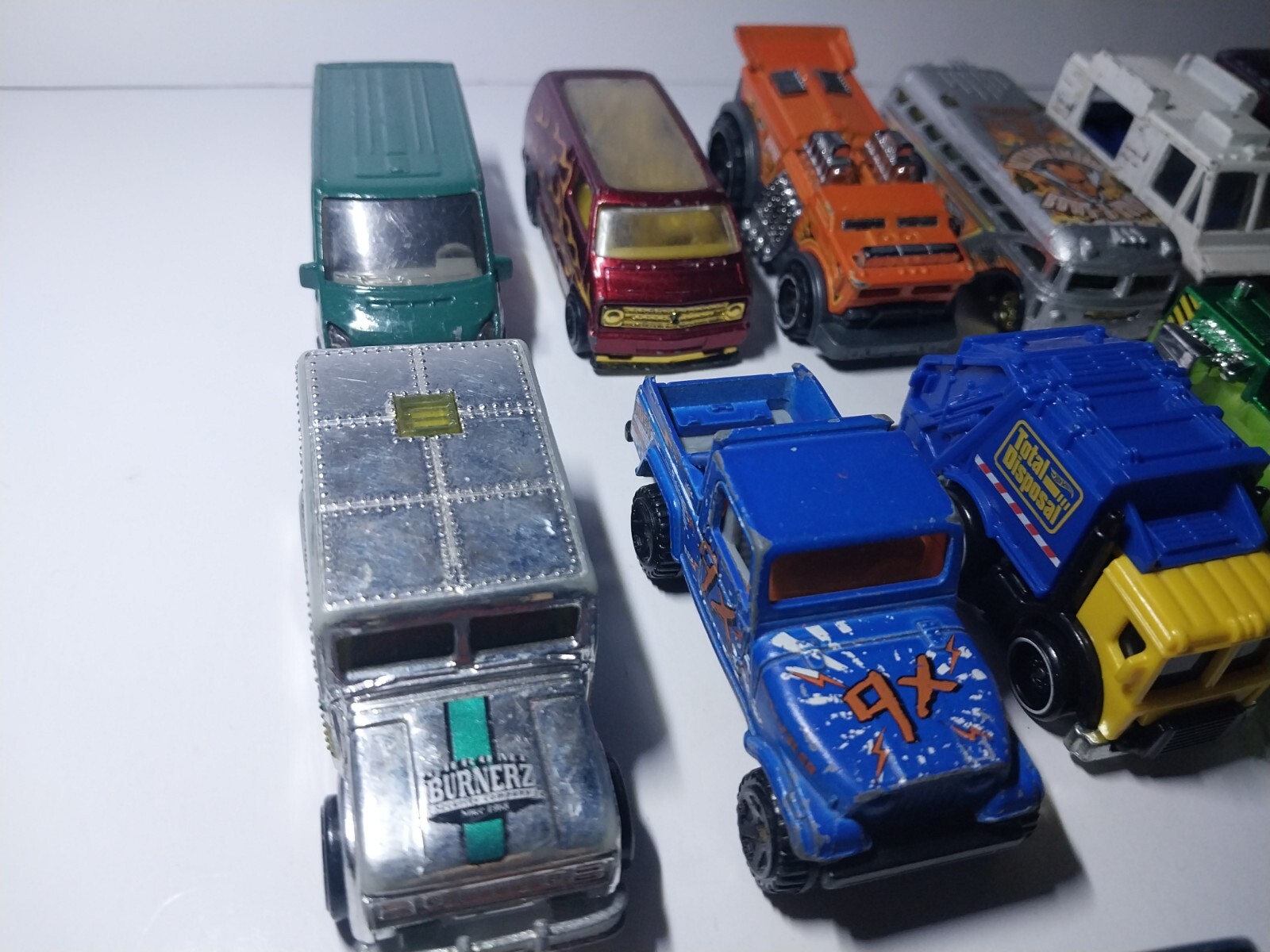 Lot 18 Hot Wheels & Matchbox Truck Bus Jeep Ect Please See Photos