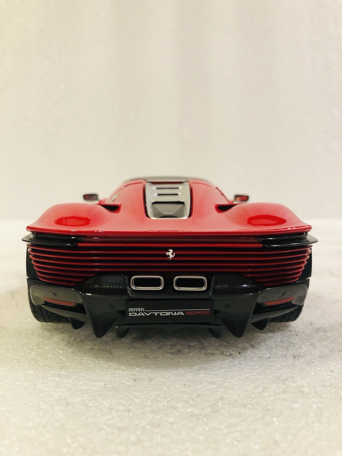 1/18 Bburago Ferrari Daytona SP3 Rosso Corsa Spider Closed Version Signature