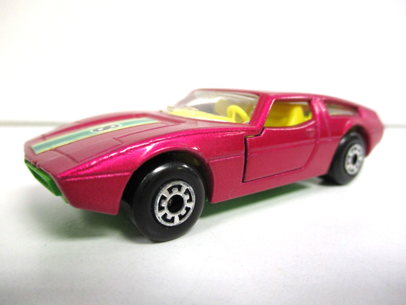 LESNEY MATCHBOX SUPERFAST #32 – MASERATI BORA – BOX