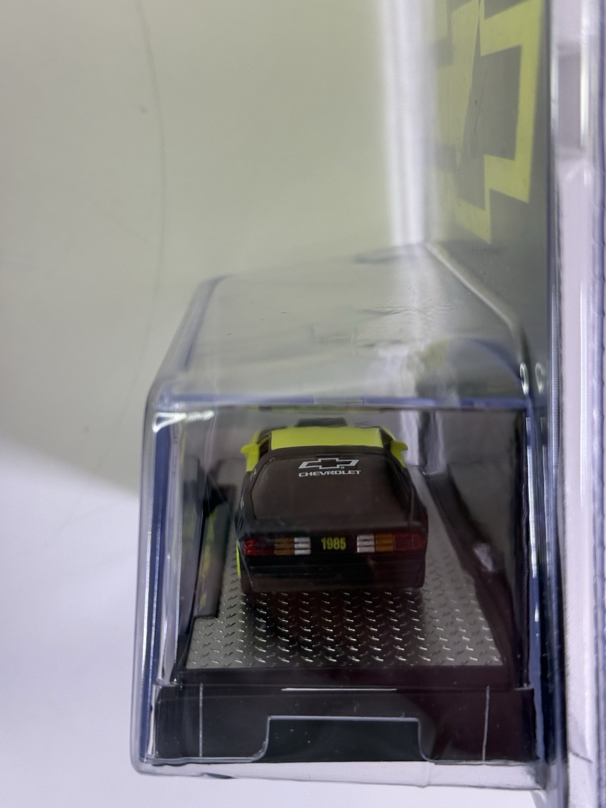 M2 Machines 1985 Chevrolet Camaro IROC-Z HS17 – Limited 526pcs Chase & Normal