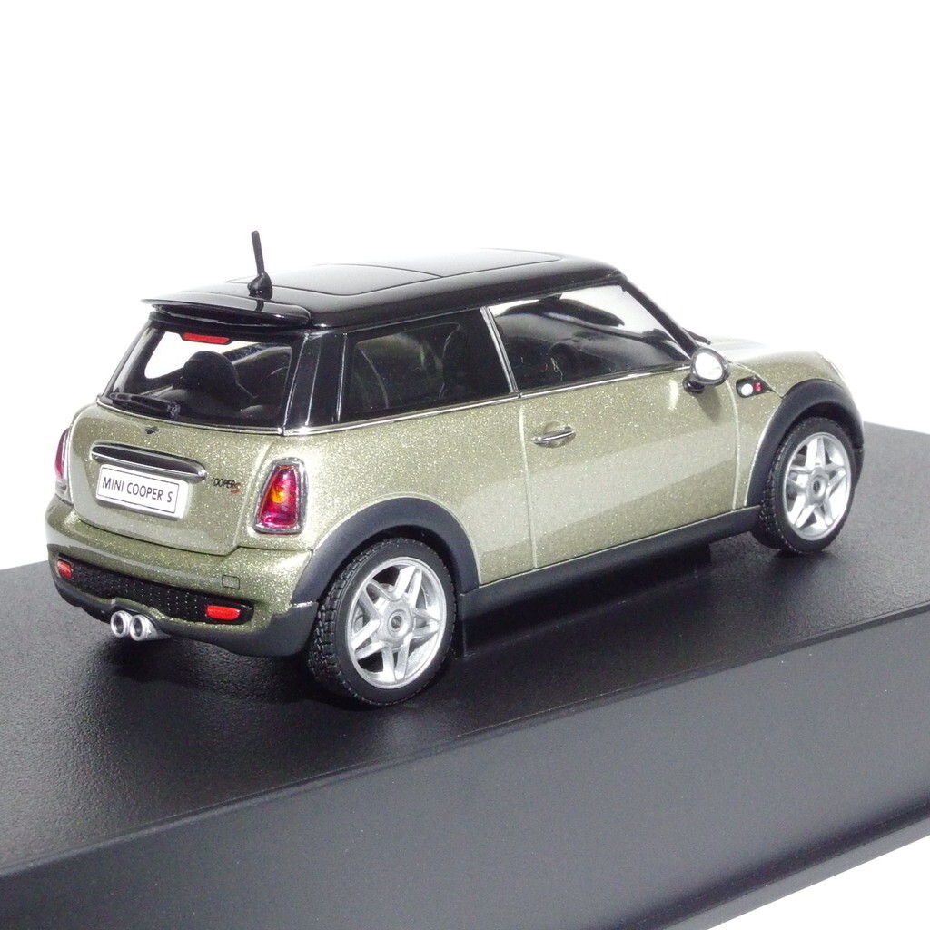 Autoart 1/43 mini cooper S 2006 silver 475250