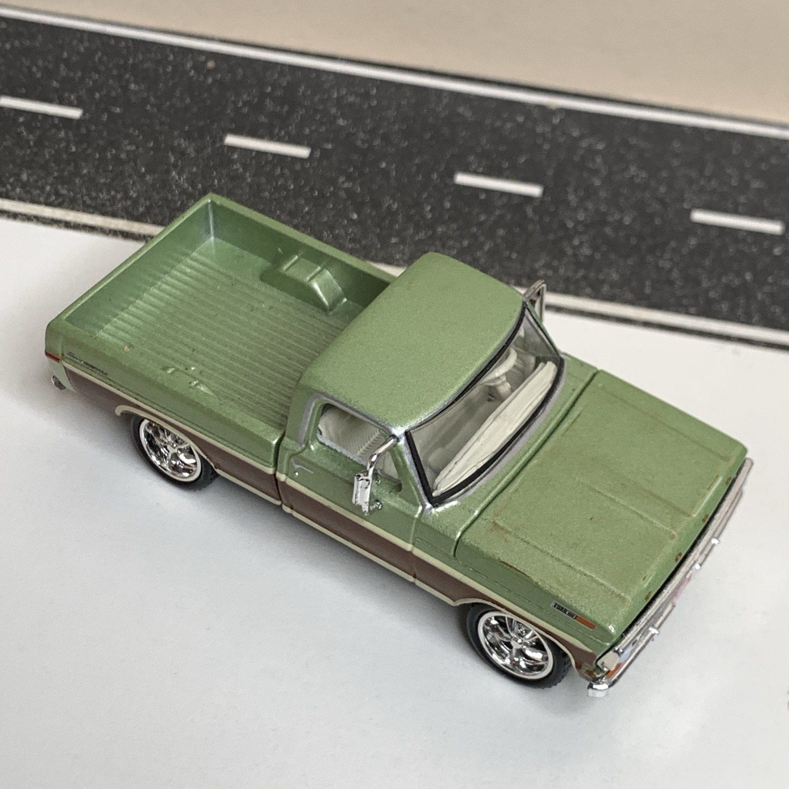 Greenlight 1972 Ford F-100 Pickup Truck Green w/Wood Panel Detail 1:64 NM