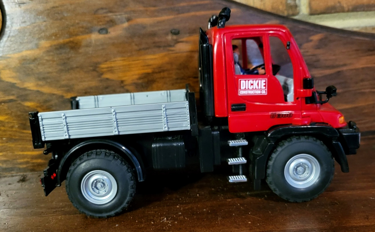Rare Mercedes Unimog U300 Red Diecast Dump Truck 2000-M1320 W Driver 8″ long