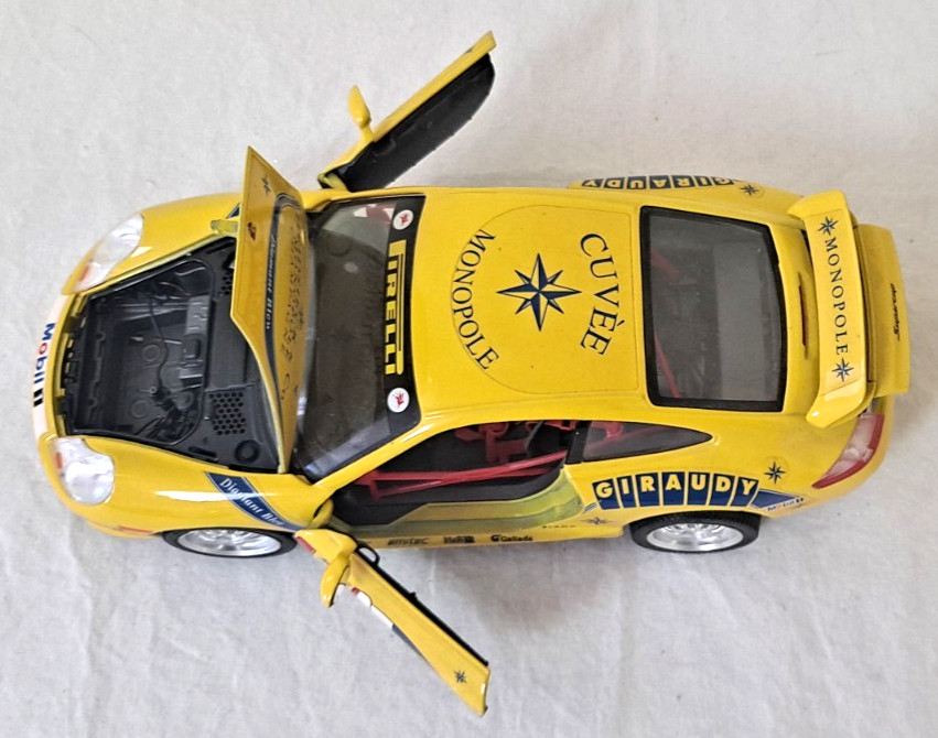 Burago 1/18 Scale Diecast – 3395 Porsche 911 GT3 CUP Giraudy