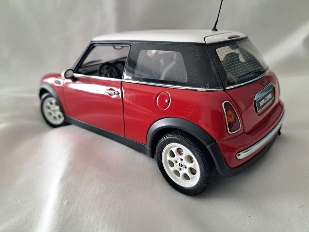 Rare 2001 Millenium Mini Cooper – 1:18 – AUTOart