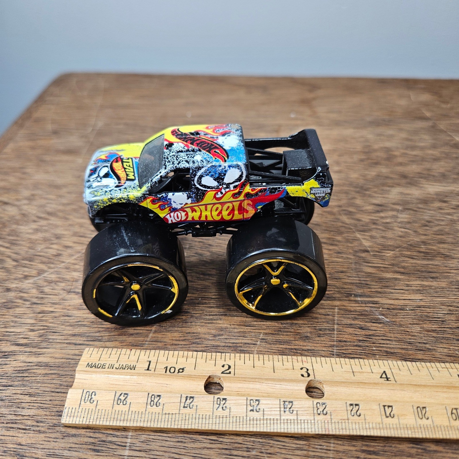 Hot Wheels Monster Jam Team Hot Wheels Firestorm Monster Truck Skull Flames 1:64