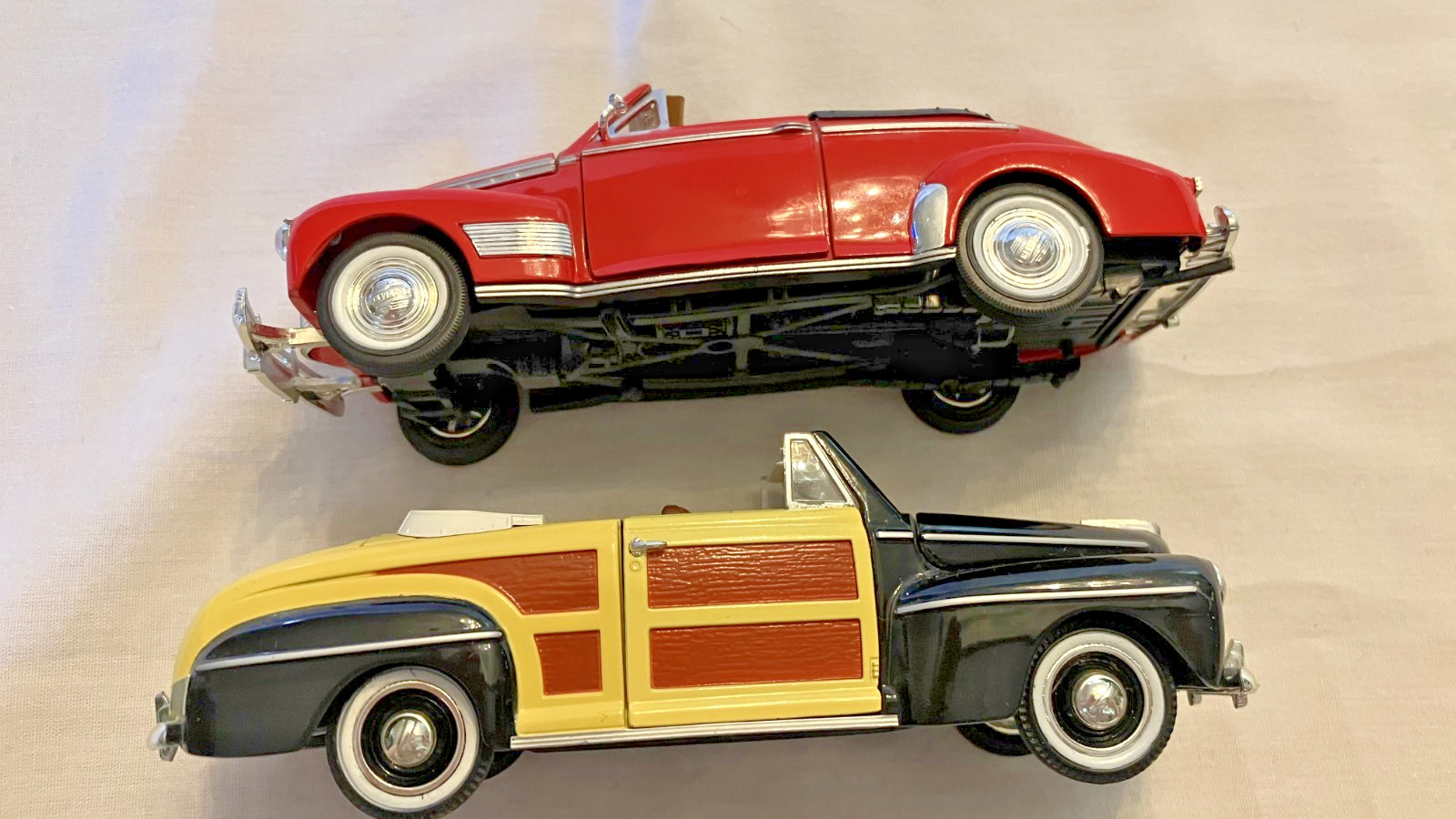Vintage Diecast Replicas 1946 Ford & 1941 Chevrolet Convertibles 1/32 Scale