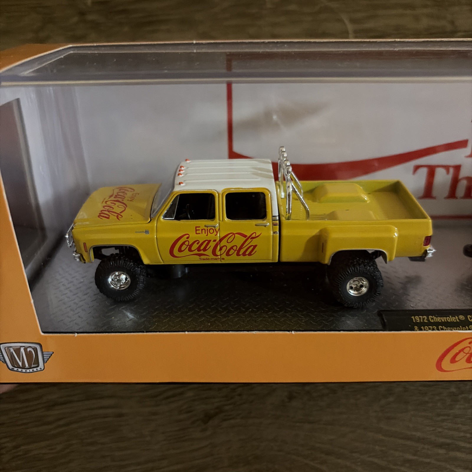 M2 1:64 CHASE Hauler-Coca Cola 1973 Chevrolet Cheyenne Super 30/1973 K5 Blazer