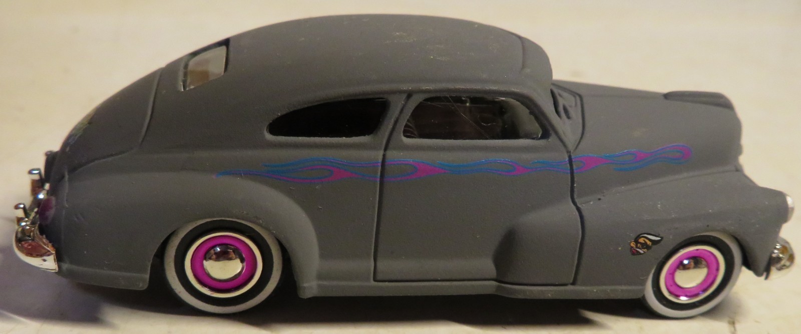 Jada Road Rats Matte Gray ’47 Chevy Aerosedan Fleetline 1:64 Die Cast Chevrolet