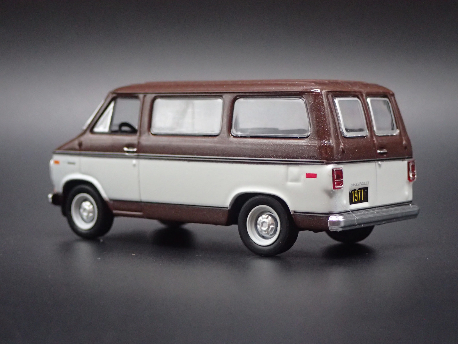 1971 71 CHEVY CHEVROLET VAN BEAUVILLE 10 1:64 SCALE DIORAMA DIECAST MODEL CAR