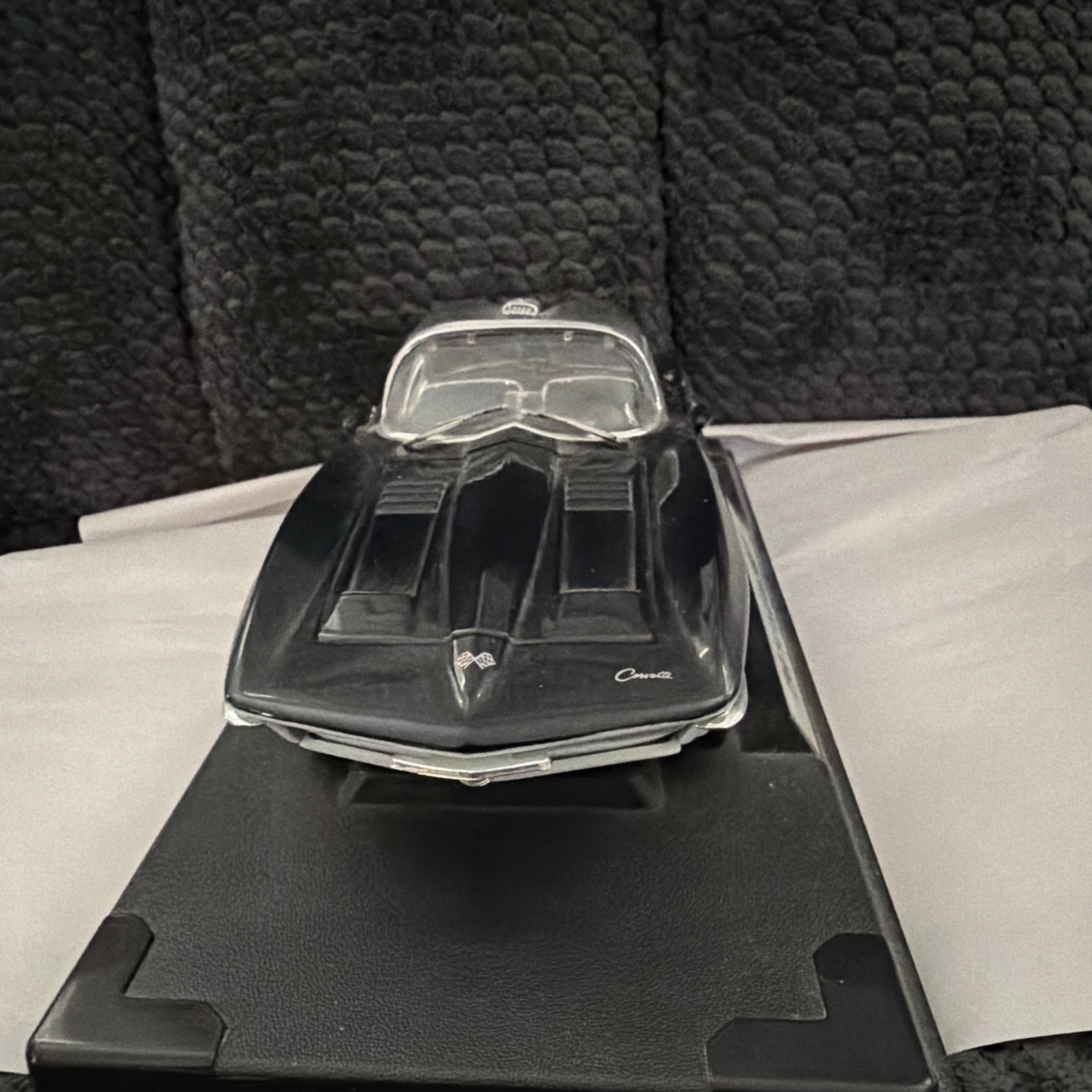 MOTORMAX 1961 Chevrolet Mako Shark Diecast Model Car Black/Silver w/ Base