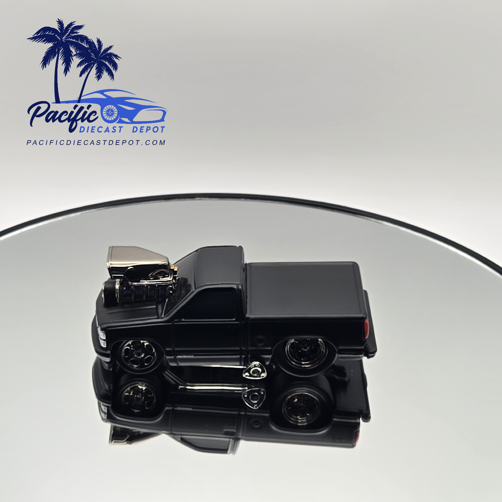 1993 Chevrolet 454 SS Pickup Truck 1/ 64 Blackout Edition Muscle Machines Stand