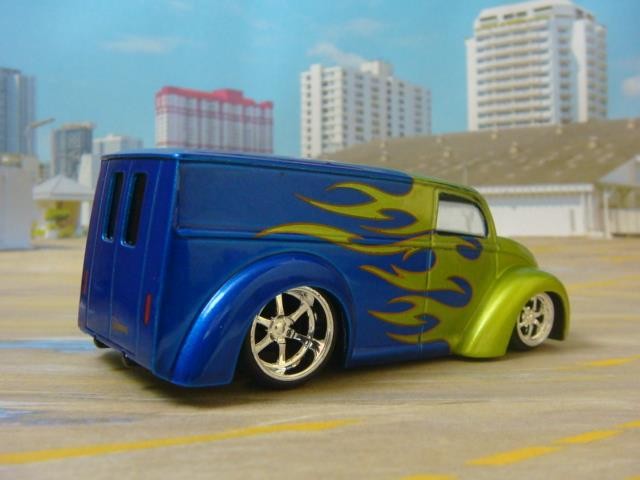 Slammed 1926-1986 Divco V8 Hot Rod Panel Delivey Van 1/64 Scale Limited Edit M