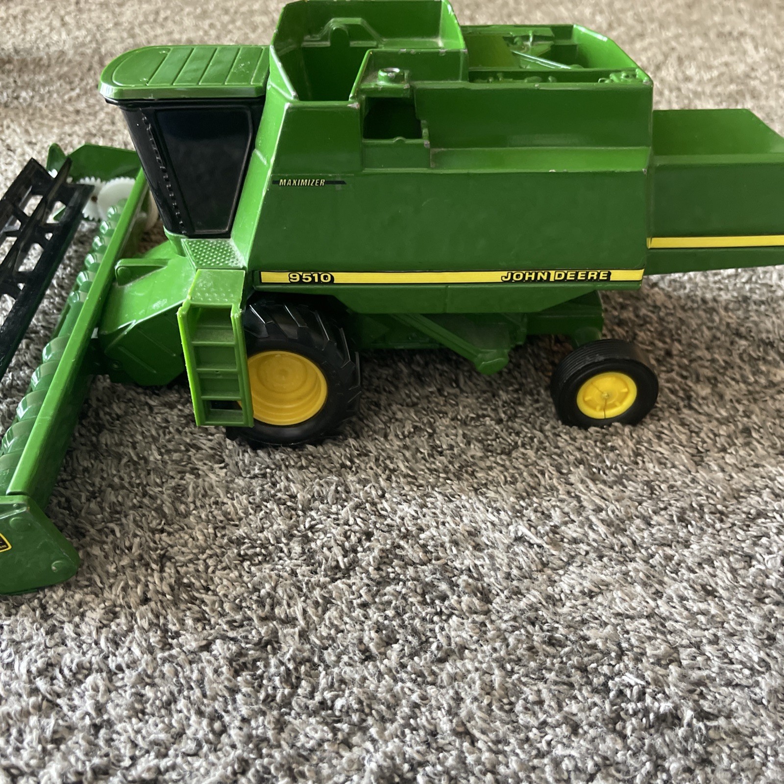 Vintage Metal ERTL John Deere 9510 Maximizer Combine With Bean Header. No Chute