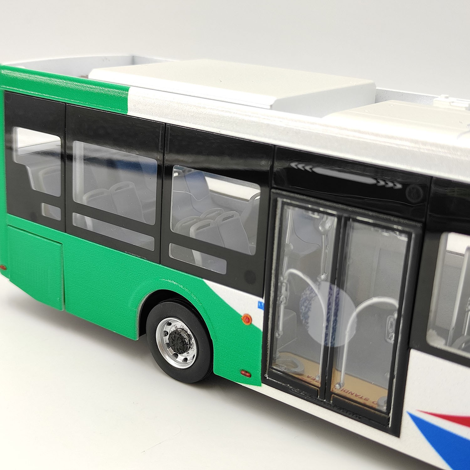 Original 1/43 Zhongtong Bus N12 LCK6126EVGRA1 Qingdao Bus Alloy Model