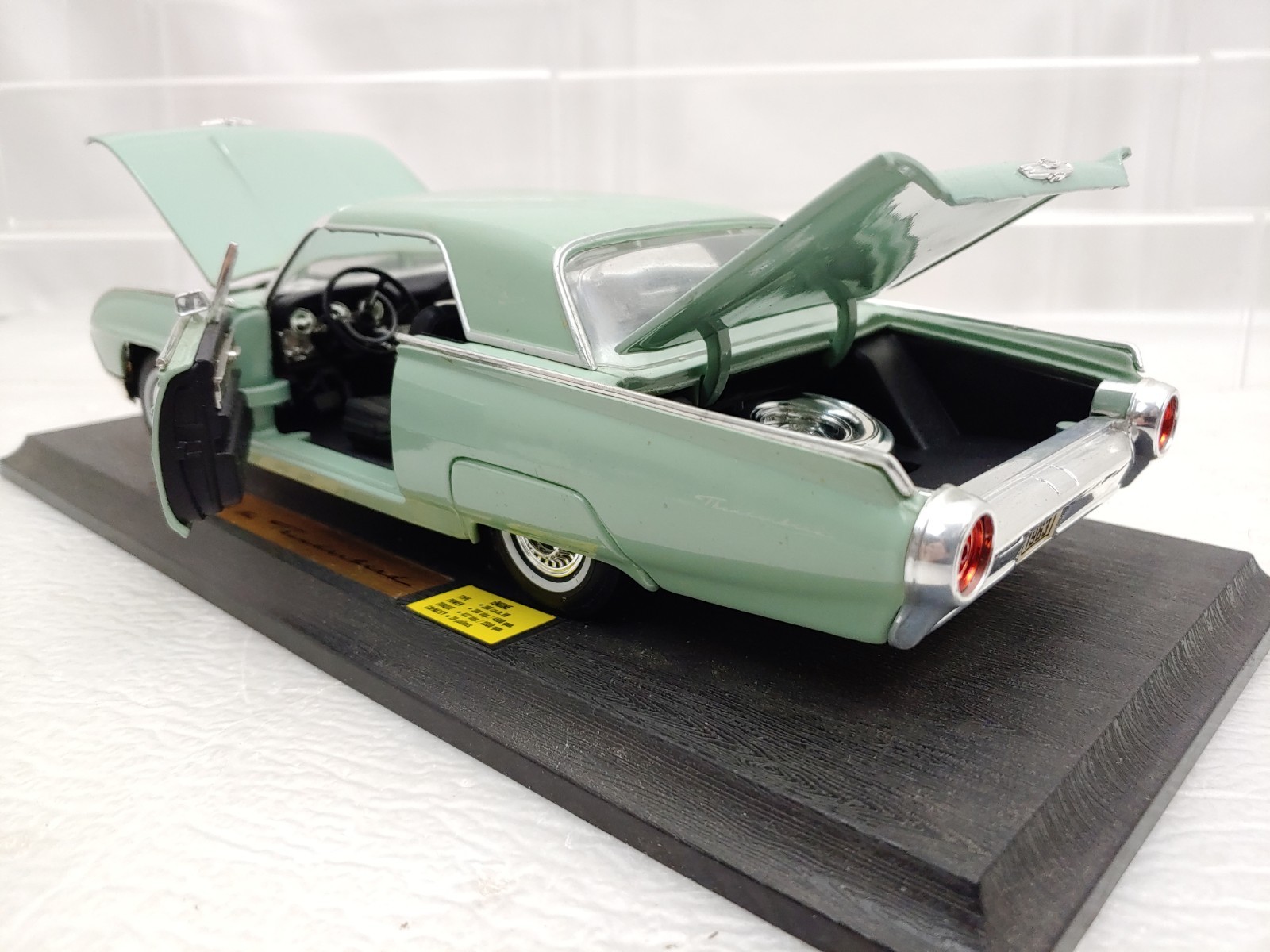 Anson 1963 Ford Thunderbird 1/18 Die-Cast Automobile with Stand