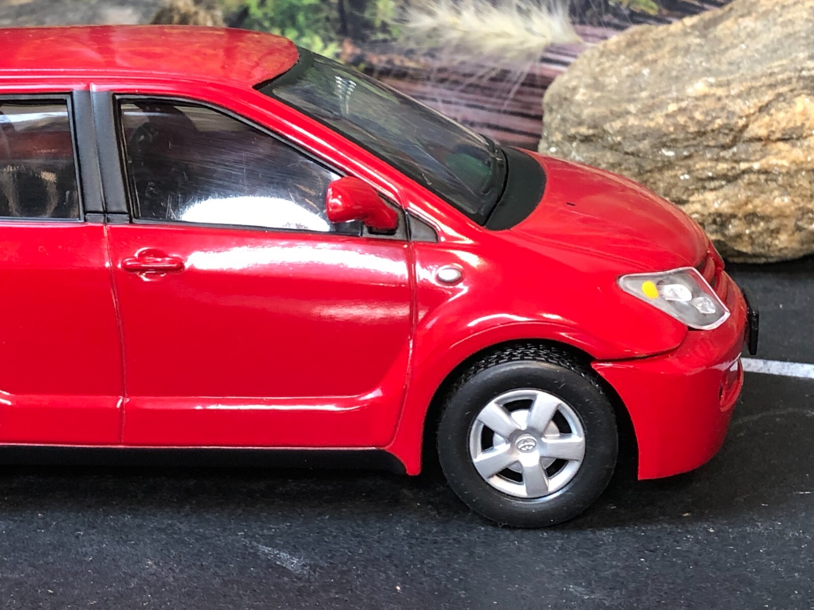 Imperfect 1:24 Diecast Car RED TOYOTA IST Official Licensed Product AS-IS