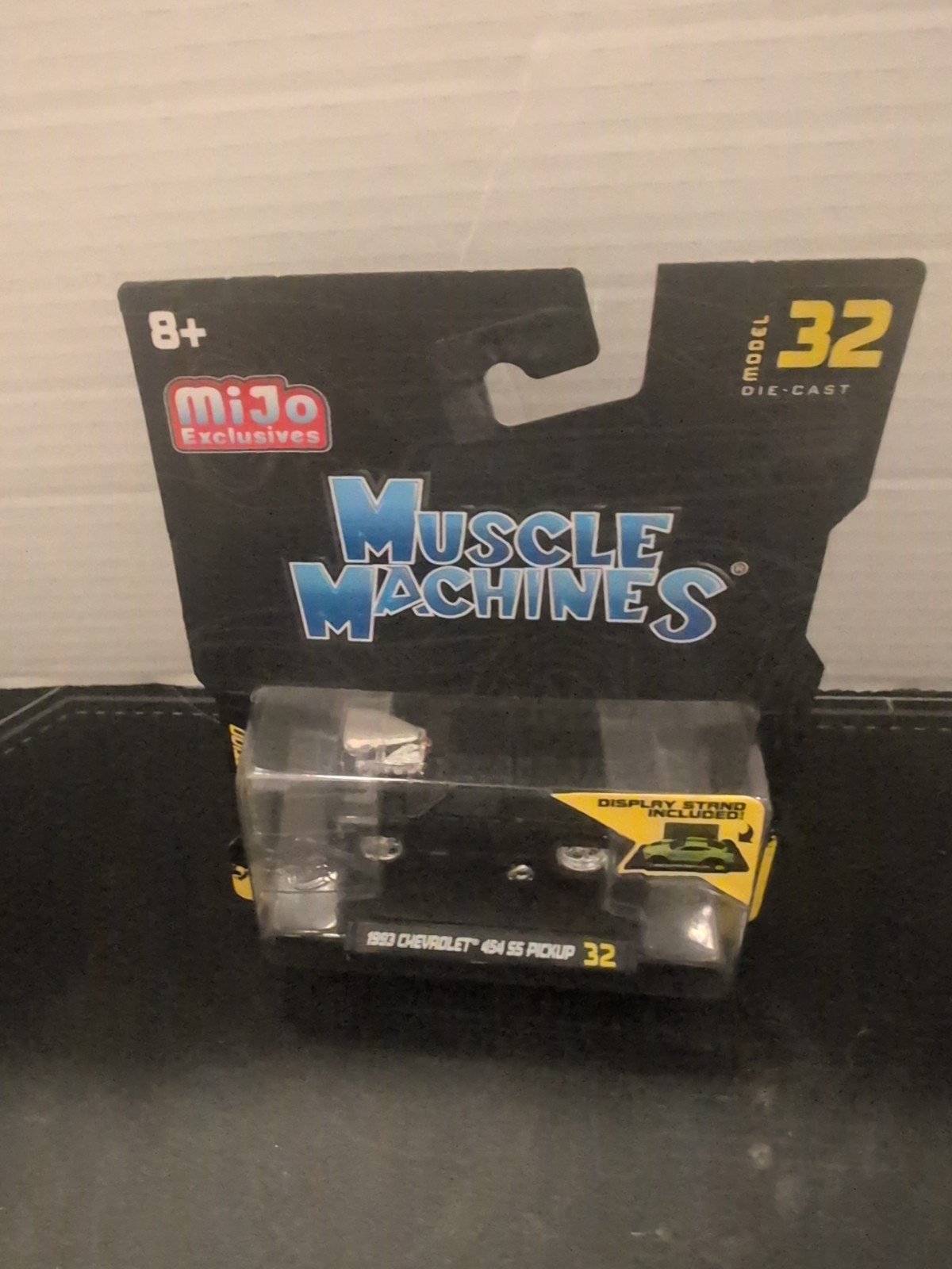 Muscle Machines 1:64 1993 Chevrolet 454 SS Pickup Truck Black 15572RD