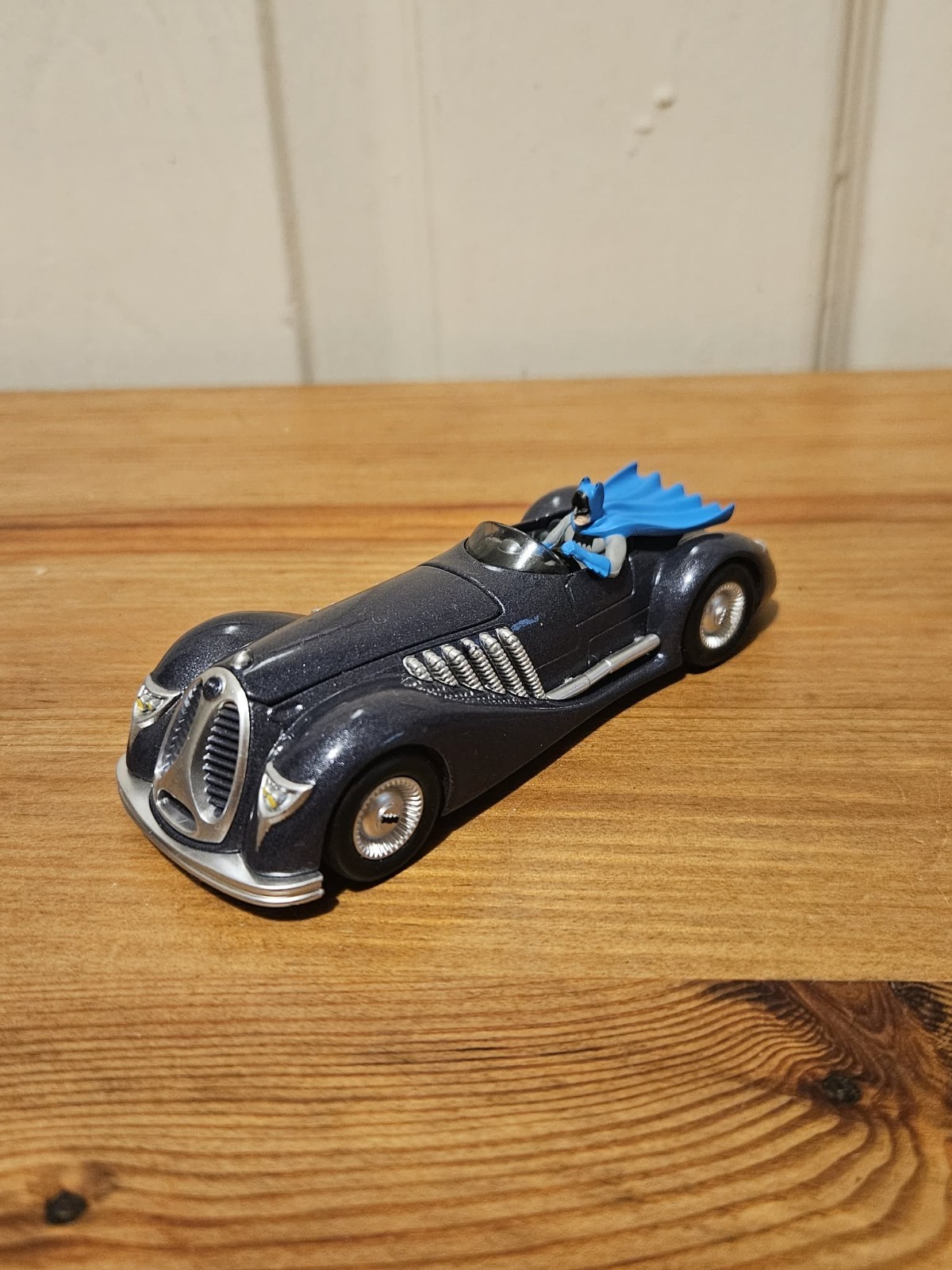 Corgi BATMAN: 1940’s DC Comics BATMOBILE ~ Model No. 77317 ~ Scale 1:43