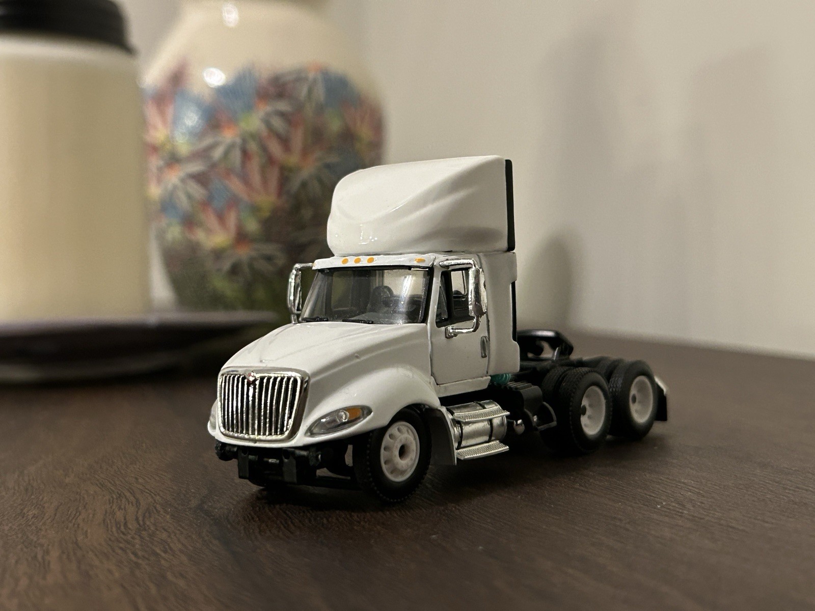 1/64 DCP International Prostar Day Cab Read Description