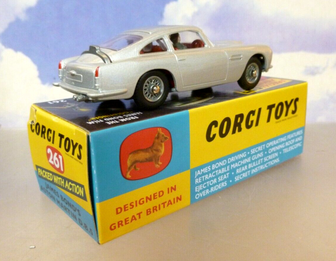 CORGI TOYS 1/46 JAMES BOND 007 GOLDFINGER 1963 ASTON MARTIN DB5 SILVER RT26101S
