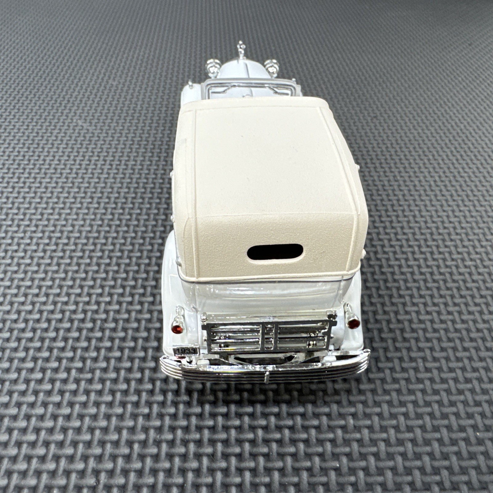 Signature Models 1933 Cadillac Town Car Diecast 1:32