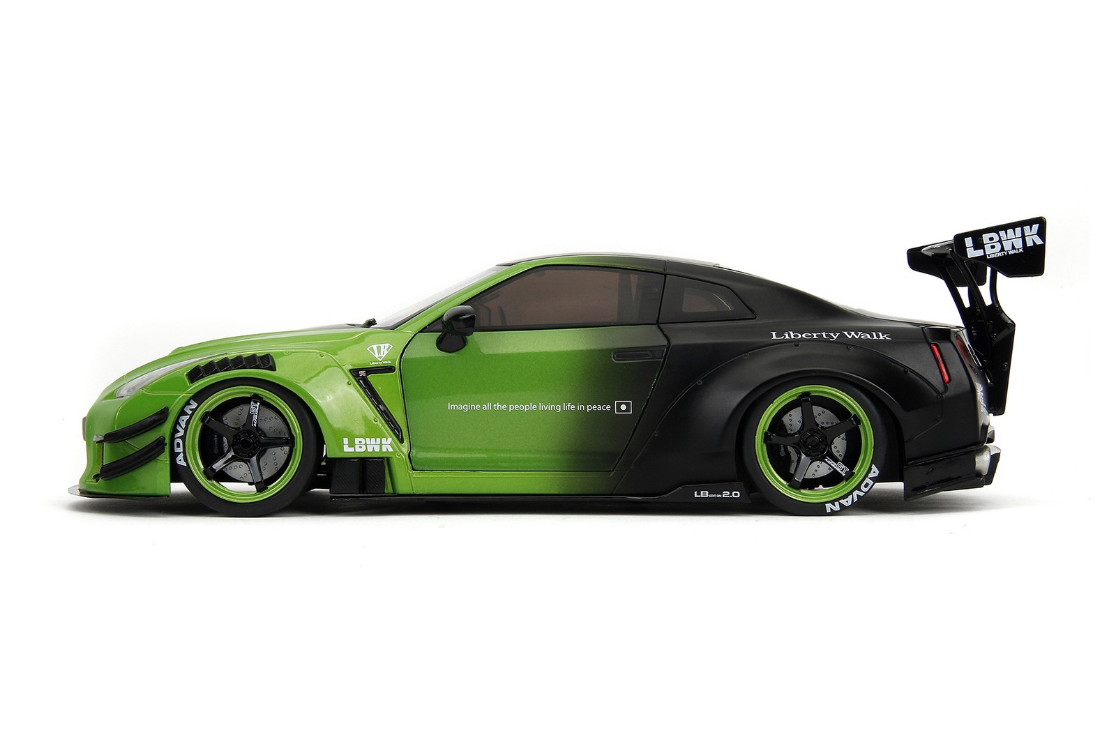 NISSAN GT-R (R35) W/LIBERTY WALK BODY KIT 2.0 /DISPLAY BASE 1/18 JADA TOYS 35724