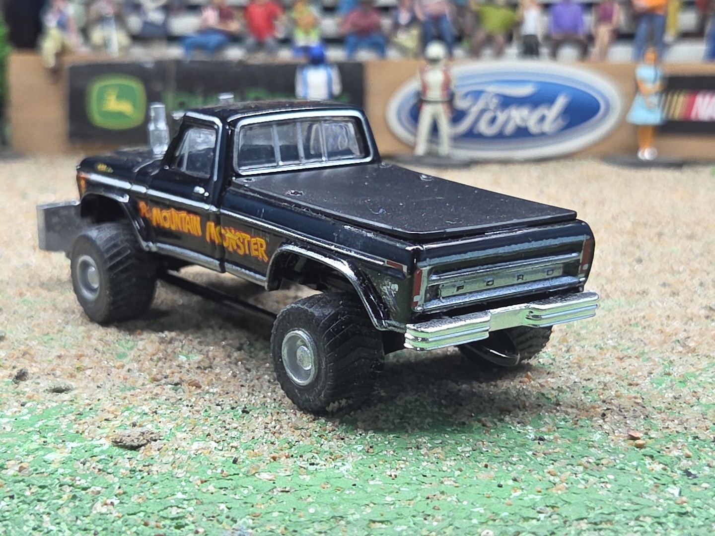 CUSTOM BUILT 1:64 GreenLight 1979 FORD HOT ROD PULLING TRUCK ertl puller dcp 460