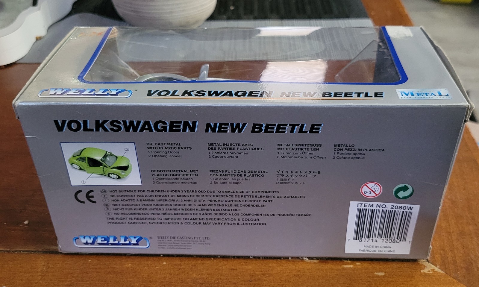 Welly VW New Beetle Die Cast Metal and Plastic Parts 1:24 Esurance Gray