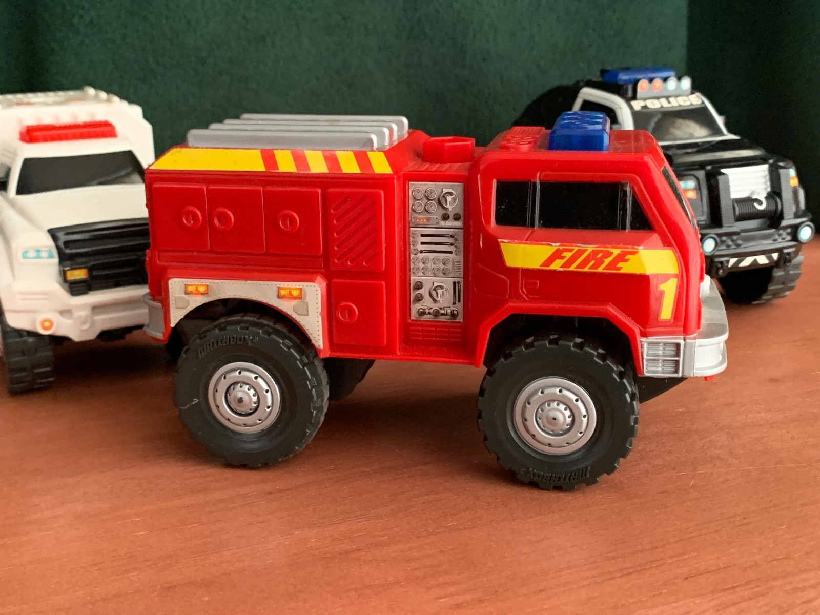 Matchbox Triple Truck Pack 2008 Police Fire Truck Ambulance with Lights & Sounds