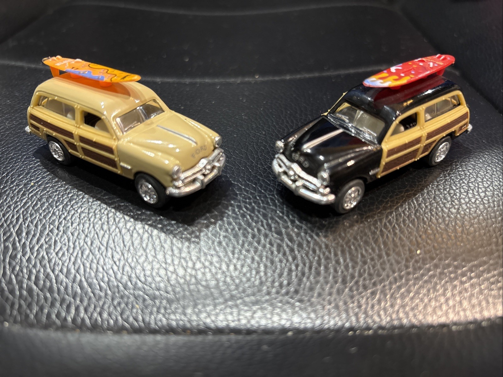 2x Kinsmart 1949 Ford Woody Wagon Black And Tan Pull Back 1:82 Scale