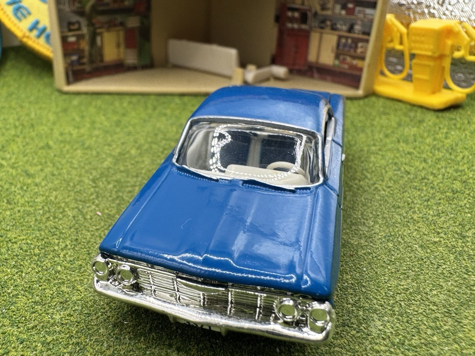 Revell 1961 Chevy Impala Diecast Car NM 1/64th Scale Issue #69 GM 2001