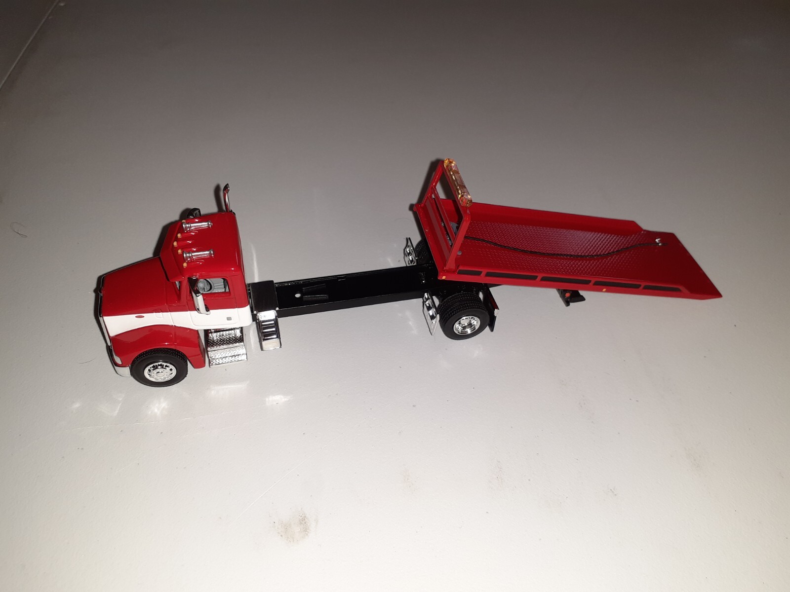 NIB 1/64 Custom Red Pete 385 Rollback Tow Truck SpecCast