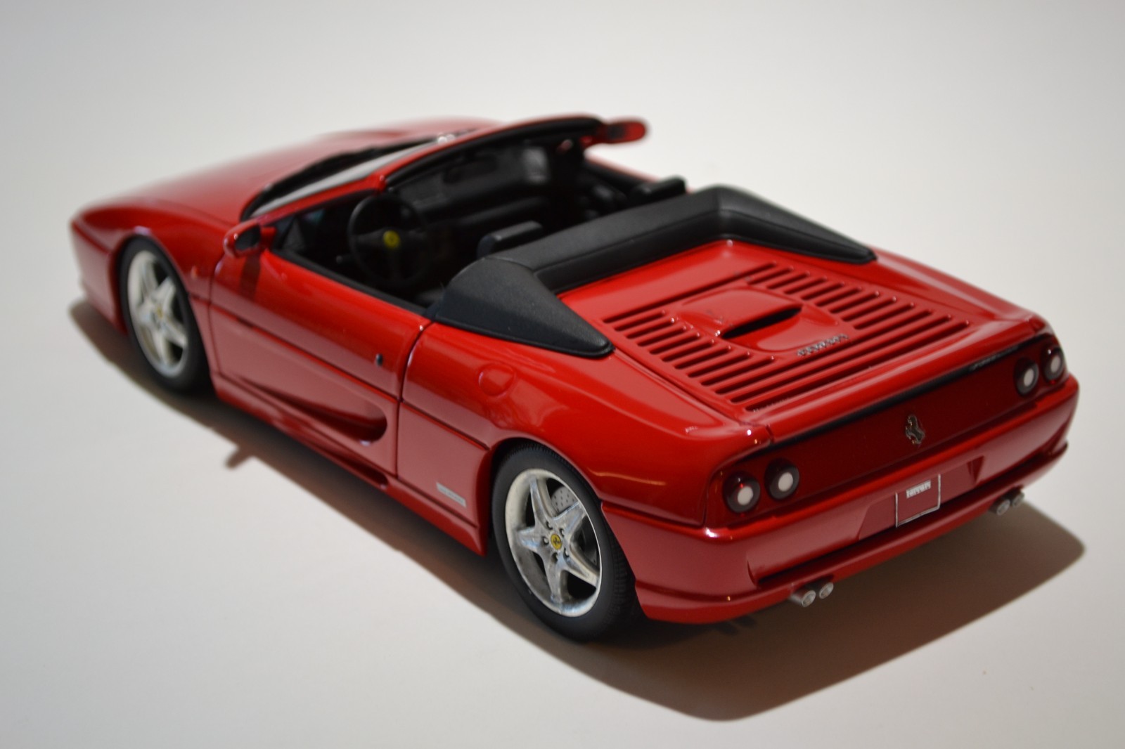 1/18 UT Models Ferrari 355 Spider Rosso Corsa No Box