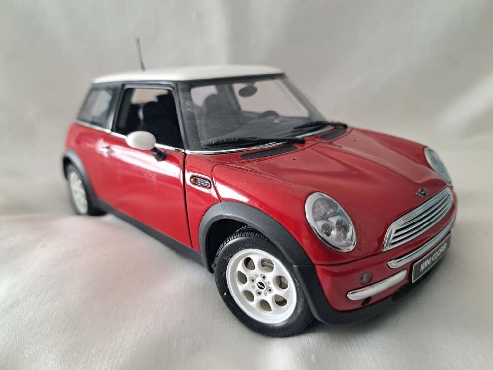 Rare 2001 Millenium Mini Cooper – 1:18 – AUTOart