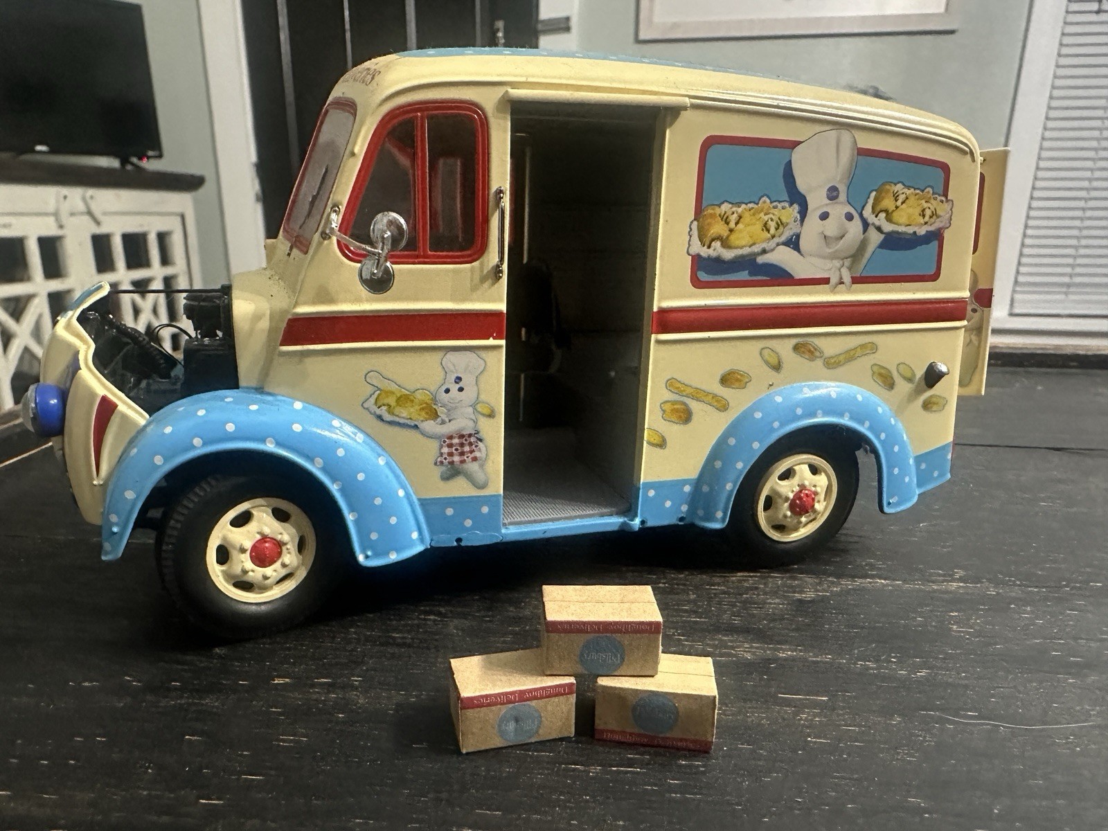 1950 DIVCO milk truck Pillsbury Doughboy Deliveries 1:24 Parts Repair