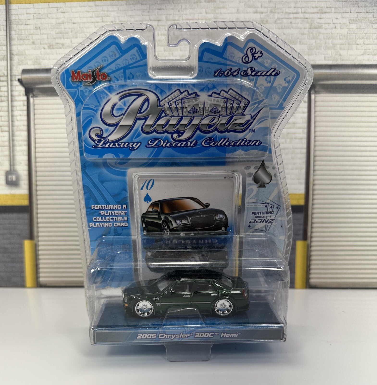 MAISTO 1/64 Scale 2005 CHRYSLER 300c HEMI ”Green Version”