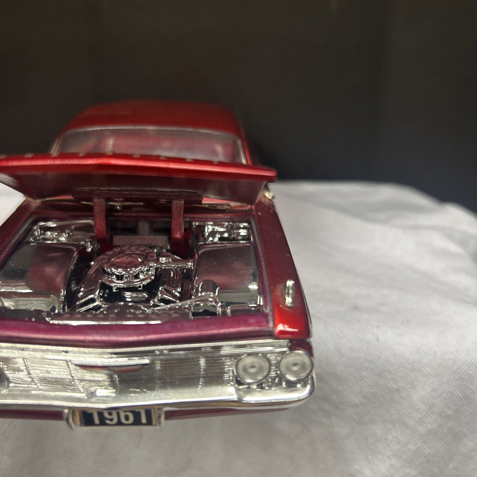 Jada Toys 1:24 Red & White 1961 Chevy Impala Lowrider ULTRA RARE doorswork as is