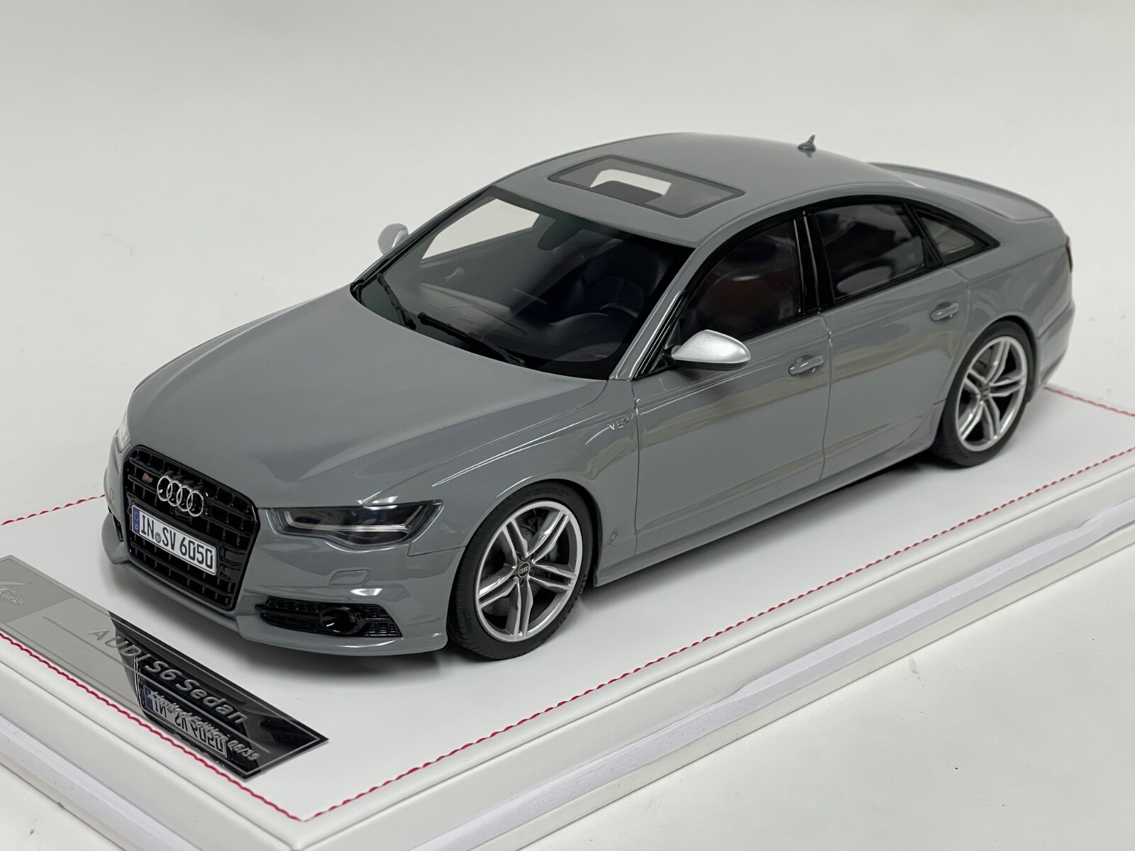 1/18 Ivy Models Audi S6 in Quantum Gray Leather Base limited 39 pcs