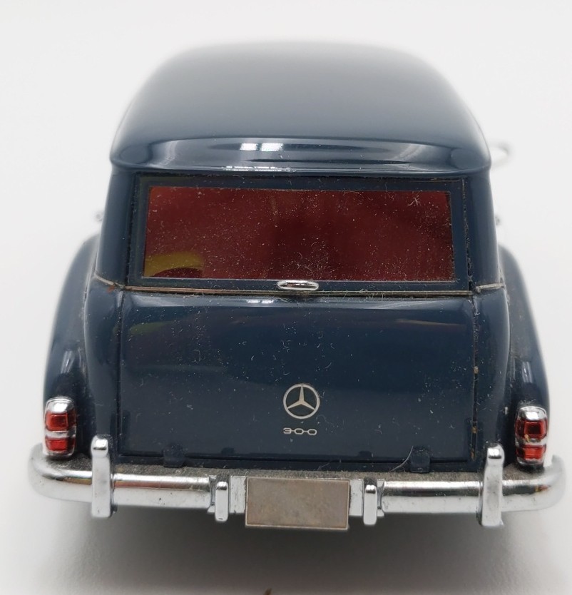Matrix MX51302-022 1:43 Scale 1956 Mercedes-Benz 300C Station Wagon EX