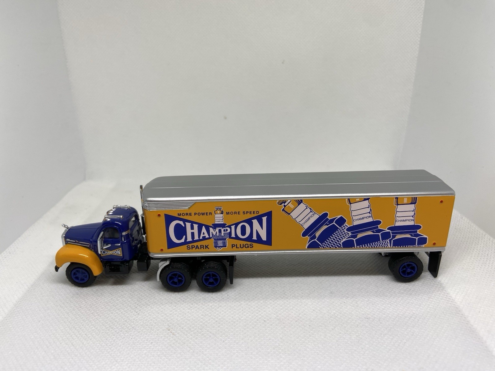 Matchbox-collectible-the champion 1956 mack b61 Tractor Trailer -7 inches 1998