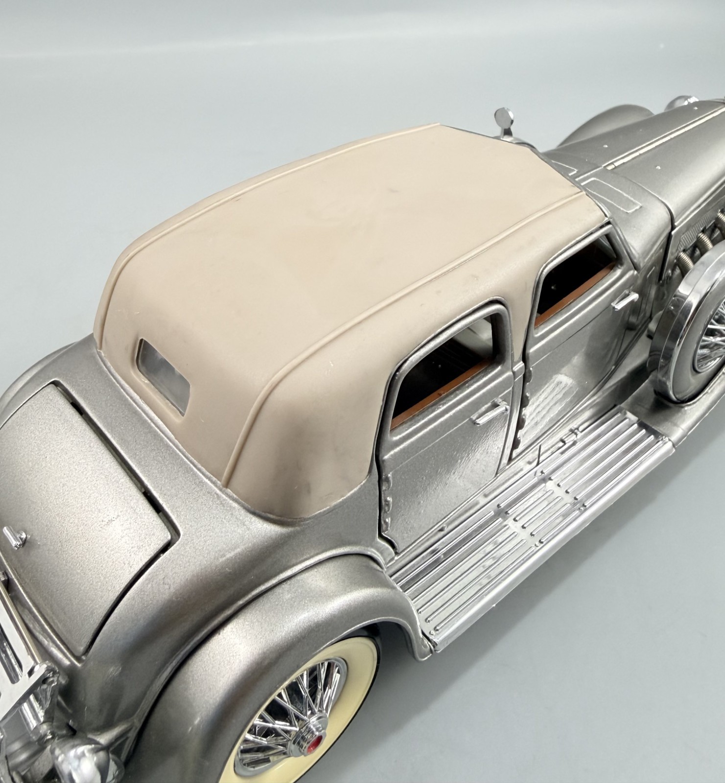 Franklin Mint 1933 Duesenberg SJ Twenty Grand Silver Diecast Model Car 1:24